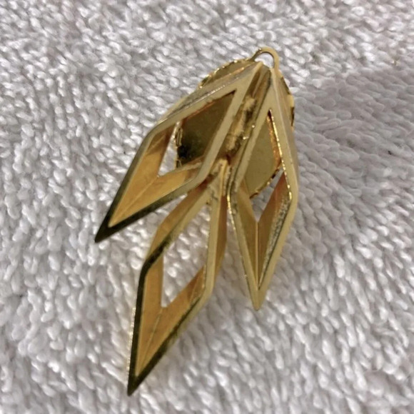 Vintage Gold Tone Necklace Pendant With Black Sunstone Costume Jewelry Pendant - Picture 9 of 12